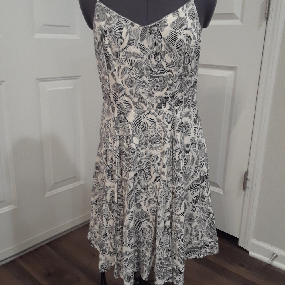 💕HP💕Old Navy Patterned Sun Dress - Picture 2 of 10